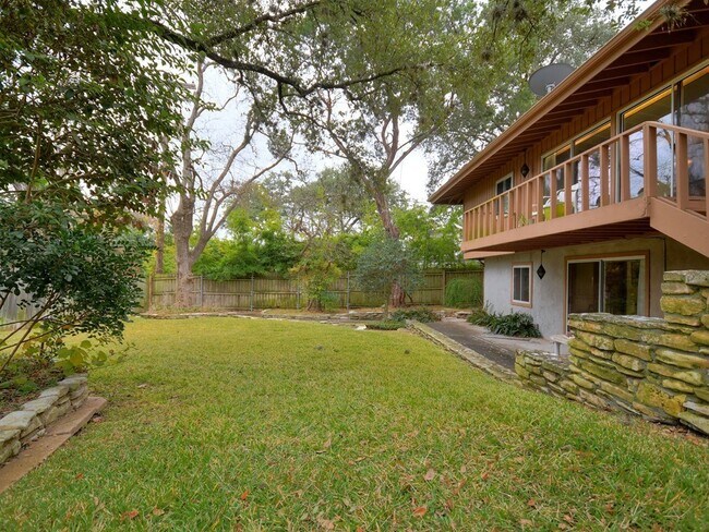 Building Photo - 6001 Highland Hills Dr