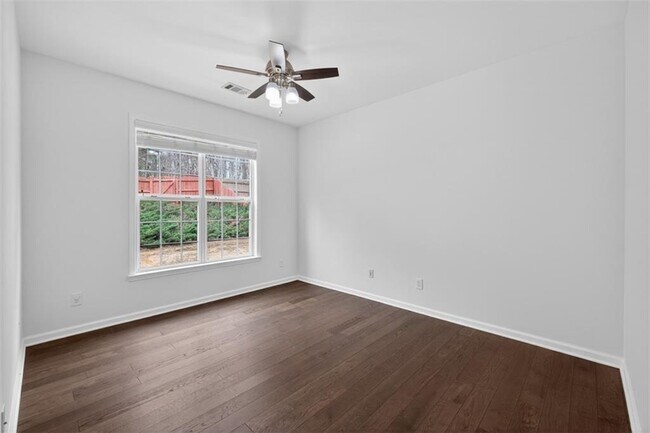 Building Photo - 5008 Bethpage Dr NE