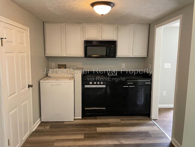 Building Photo - 511B Winston Ridge Rd