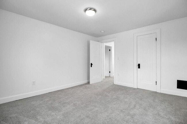 Building Photo - 587 S Ogden Ave