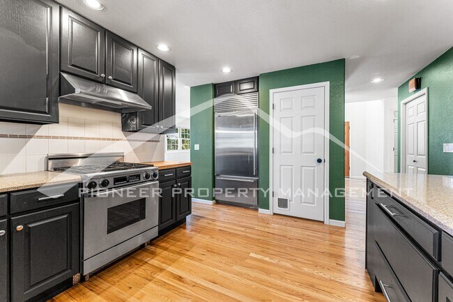 Building Photo - Beautiful Home with Fenced Back Yard and Cozy Fireplace