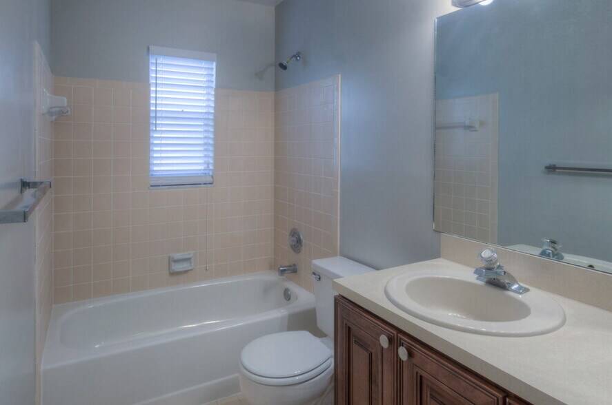 Building Photo - 138 Dove Cir