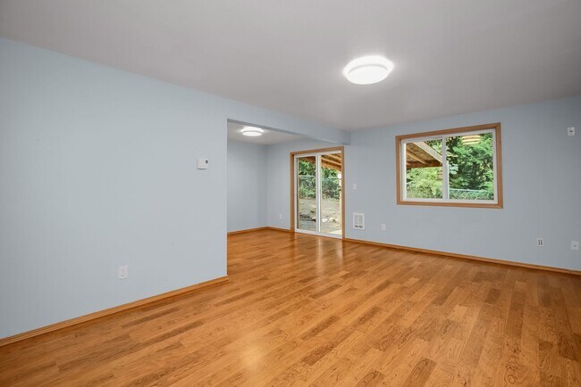 Building Photo - 1124 73rd Dr SE