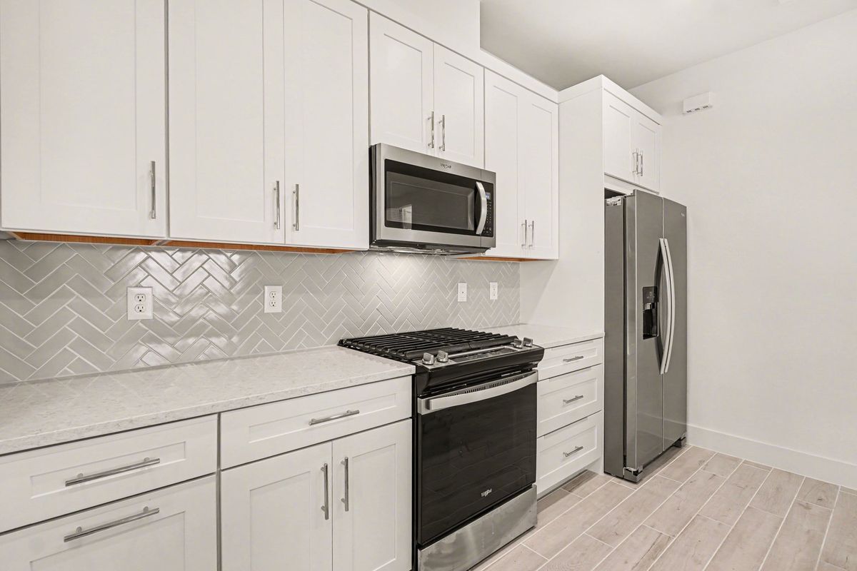 Building Photo - 44283 Panther Dr