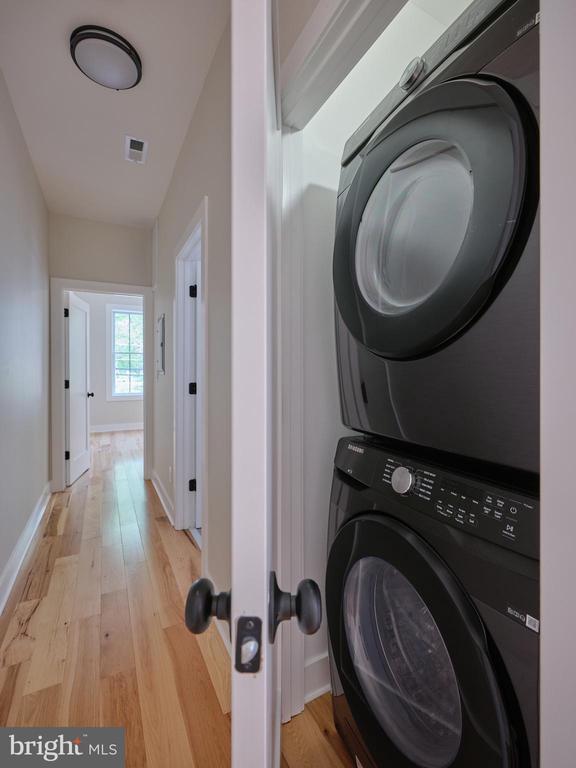 Building Photo - 32 S State St