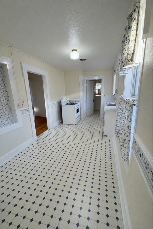 Building Photo - 1203 SW 10th Ave