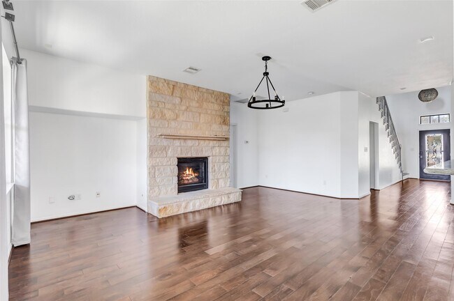 Building Photo - 16942 Lake Willowby Ln