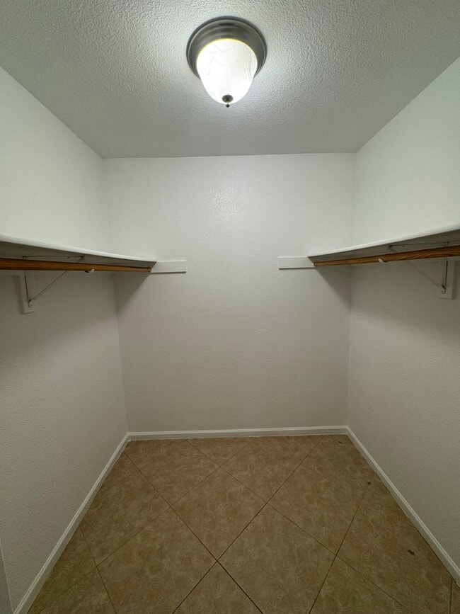 Building Photo - 2-Bedroom Condo in Prime Mesa Location!