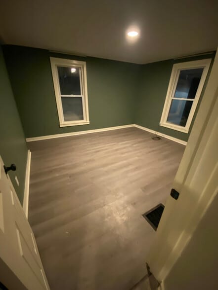 Building Photo - 641 Burlington St