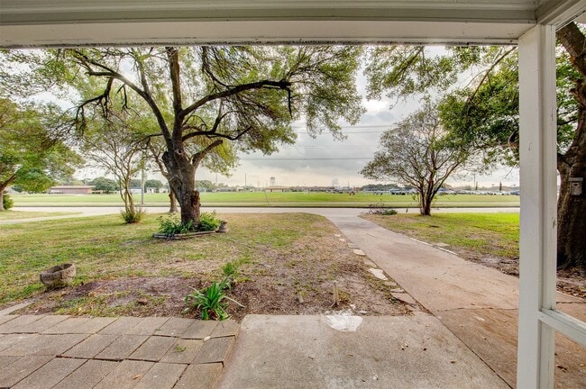 Building Photo - 1418 13th Ave N