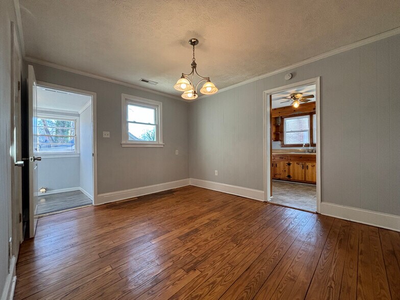 Building Photo - 321 Jefferson Ave