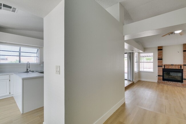 Building Photo - Charming Green Valley Single-Story Home wi...