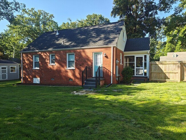 Building Photo - 3 bedroom home off of Parham Rd
