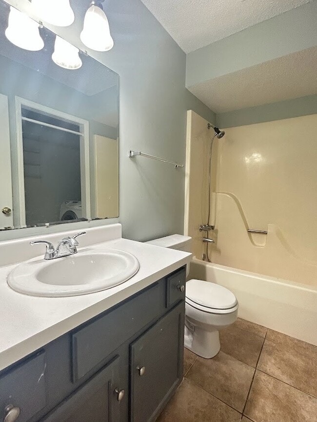 Building Photo - 4052 N Abington Ct