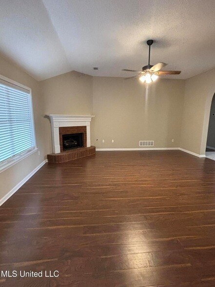 Building Photo - 1705 Cedar Lake Cove