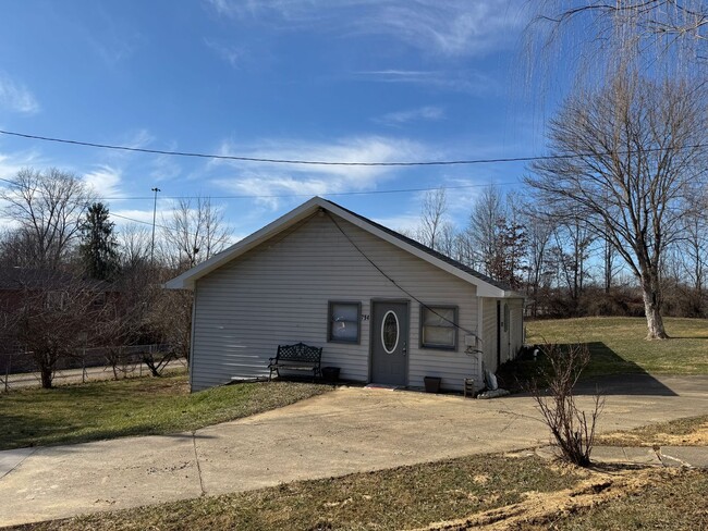 Building Photo - COMPLETELY RENOVATED 3 BEDROOM HOME