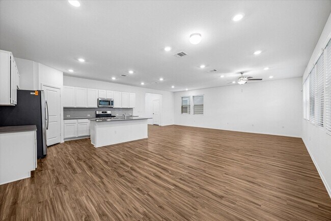 Building Photo - 10303 Buster Dr