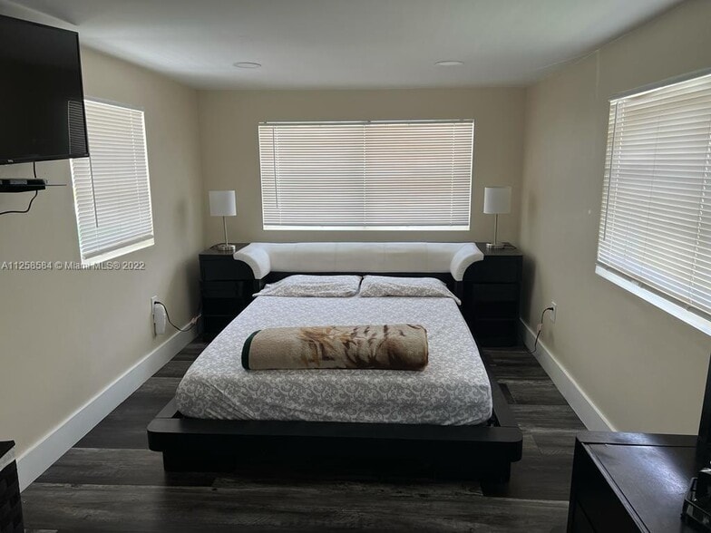 Building Photo - 6411 SW 20th St