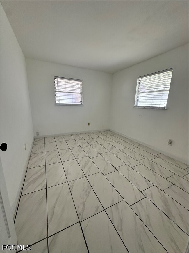 Building Photo - 10 Tangerine Ct