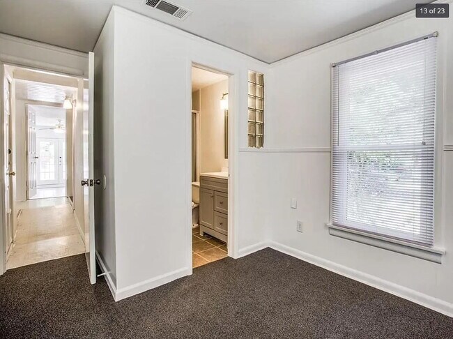 Building Photo - Darling 5 bedroom Home Near TCU. Available for 2026-2027!