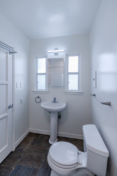 Building Photo - 436 Rosecrans Ave