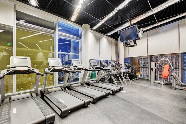 Building Photo - Stunning Strip Views from this Fully Furnished Studio Residence.