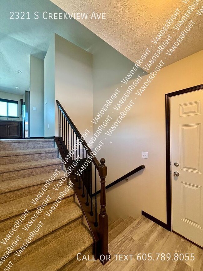 Building Photo - 2321 S CreekView Ave