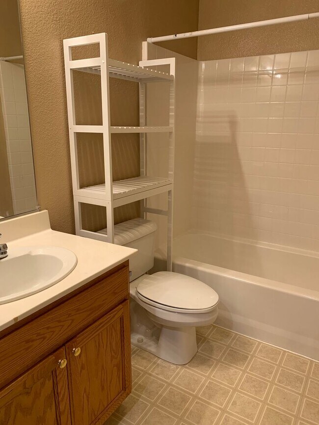Building Photo - 4518 Avondale Cir