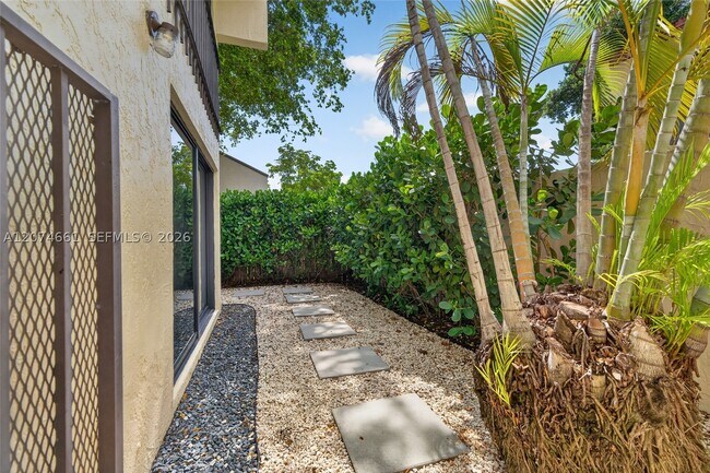 Building Photo - 15811 SW 91st Ct
