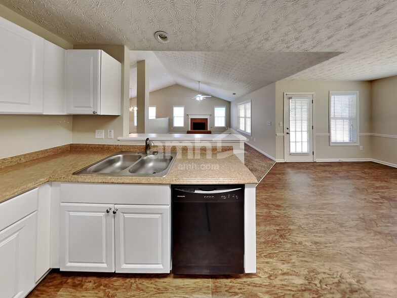 Building Photo - 661 Stonecrest Dr