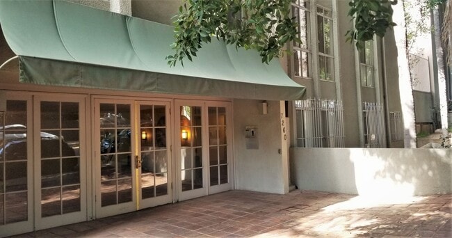 Building Photo - Luxurious 2 Bedroom, 2 Bath Condo in the Heart of Prime Hollywood