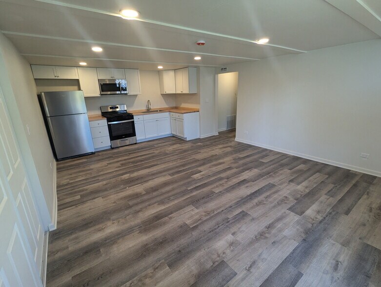 Building Photo - 4022 S Beaumont Ave