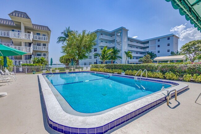 Building Photo - 52 Yacht Club Dr