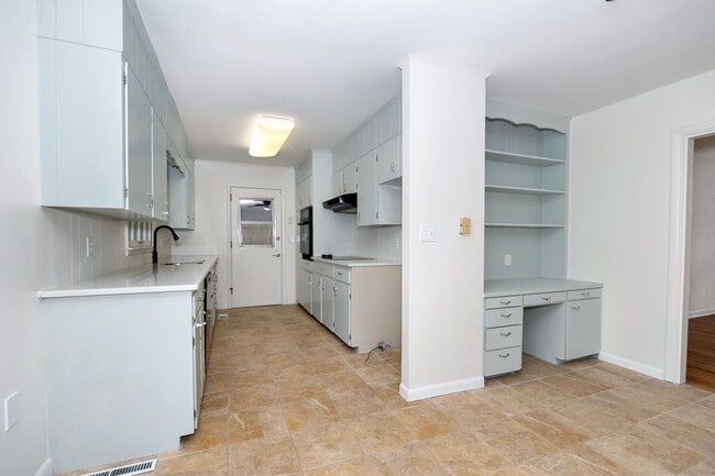 Building Photo - 2105 Shannonhouse Rd SW