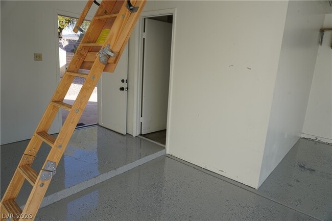 Building Photo - 8328 Del Rey Ave