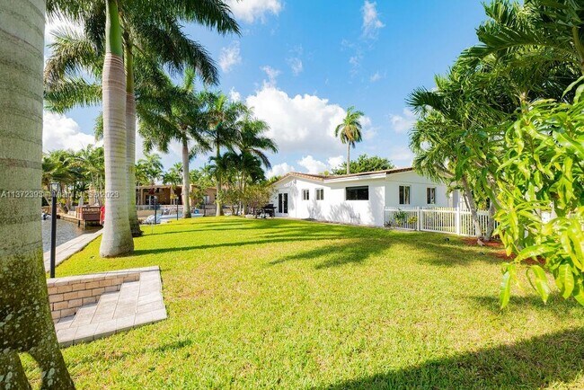 Building Photo - 5780 SW 18th St