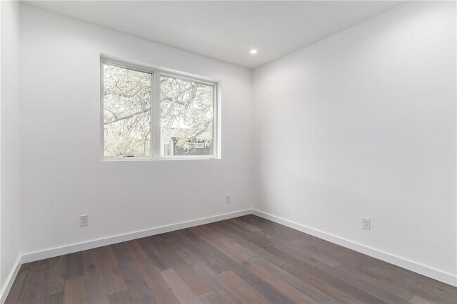 Building Photo - 915 Tillery St