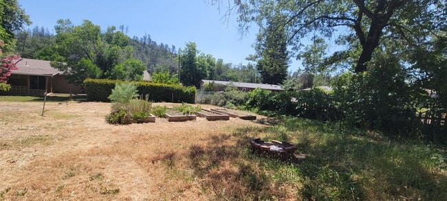 Building Photo - Ranch Style Home In Country Setting