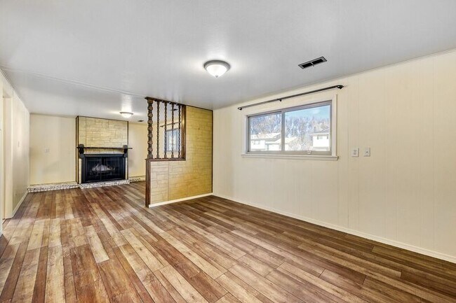 Building Photo - 313 Fay Dr