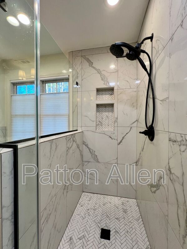 Building Photo - 29 Whispering Oak Ct