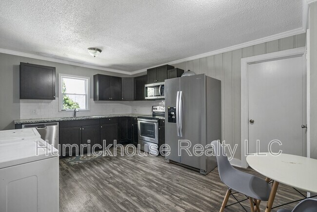 Building Photo - 2320 Olando St