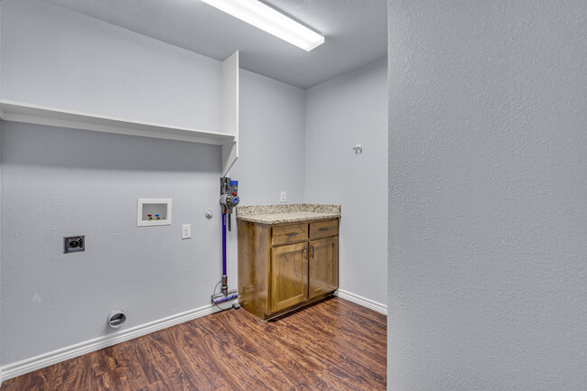 Laundry/Utility Room - 711 W Madison St