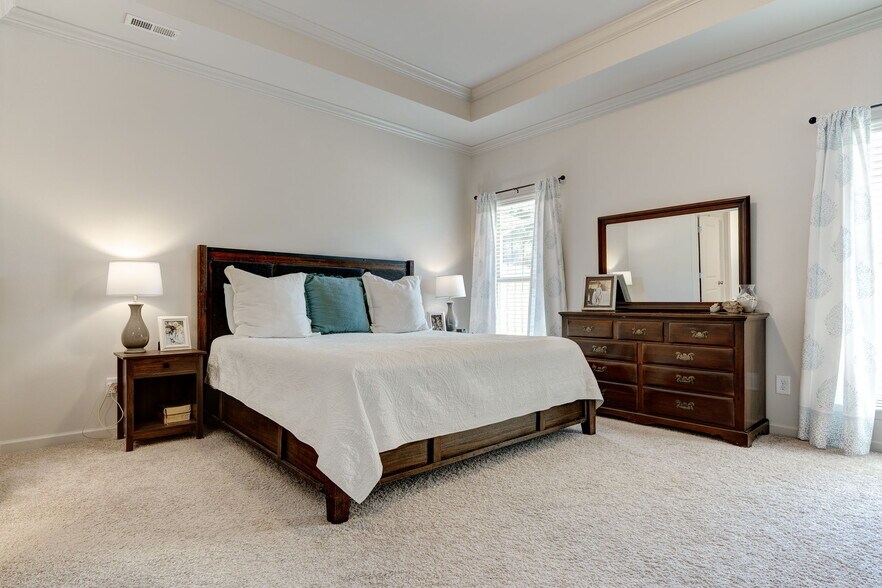 Building Photo - 2134 Springfield Dr