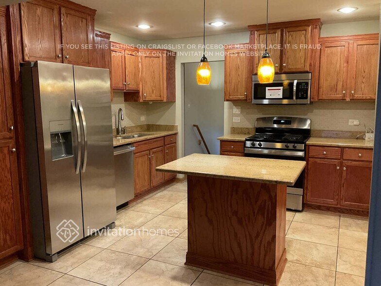 Building Photo - 13601 Cherry Ln