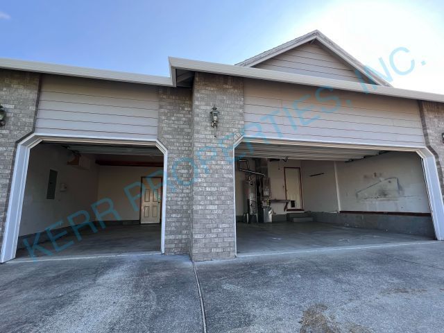 Building Photo - Charming 3-Bedroom Fairview Retreat with Spacious 1611 Sq Ft Living Space & 2 Full Baths!