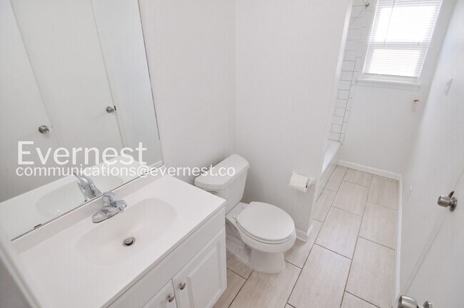 Building Photo - 3 Bed, 2 Bath Home with Fenced Yard & Garage / Pet-Friendly / Coming Soon!