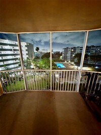 Building Photo - 1750 NE 191st St