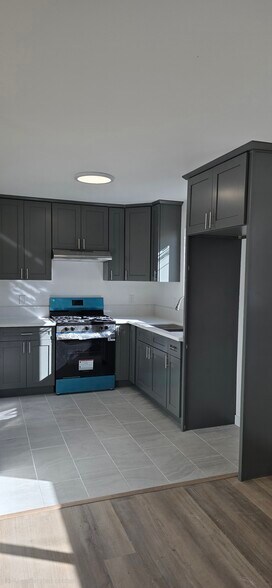 Building Photo - 1428 E 54th St