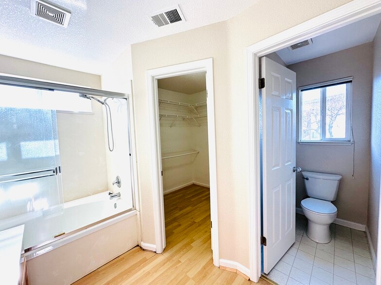 Building Photo - 3729 Seine Ct