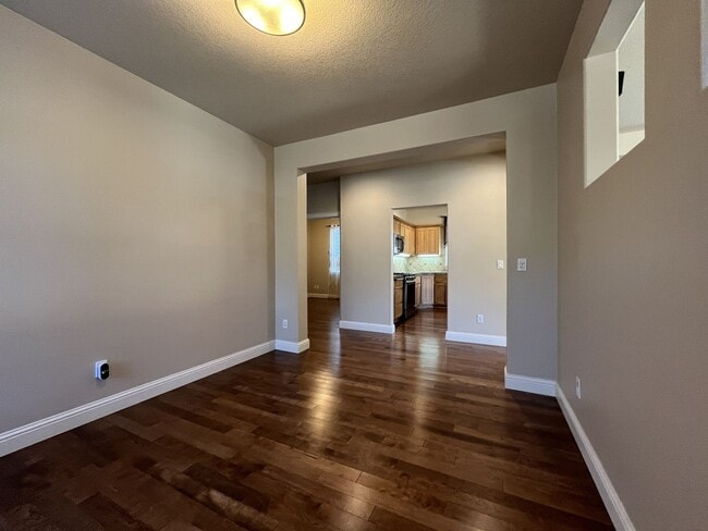 Building Photo - Beautiful 5 Bedroom Home + Office with Grand Entry, Gourmet Kitchen & Private Backyard